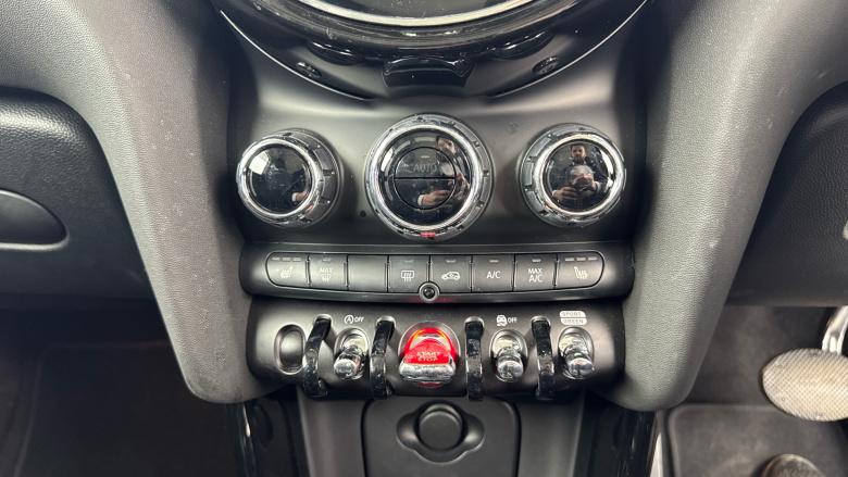 MINI Hatchback 1.5 Cooper Classic 3dr Auto [Comfort/Nav Pack] Petrol Hatchback